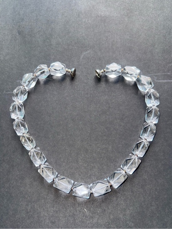 Jewelry - Crystal block necklace — magnetic clasp